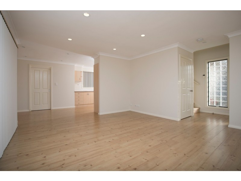 2/28 seymour, Flinders NSW 2529