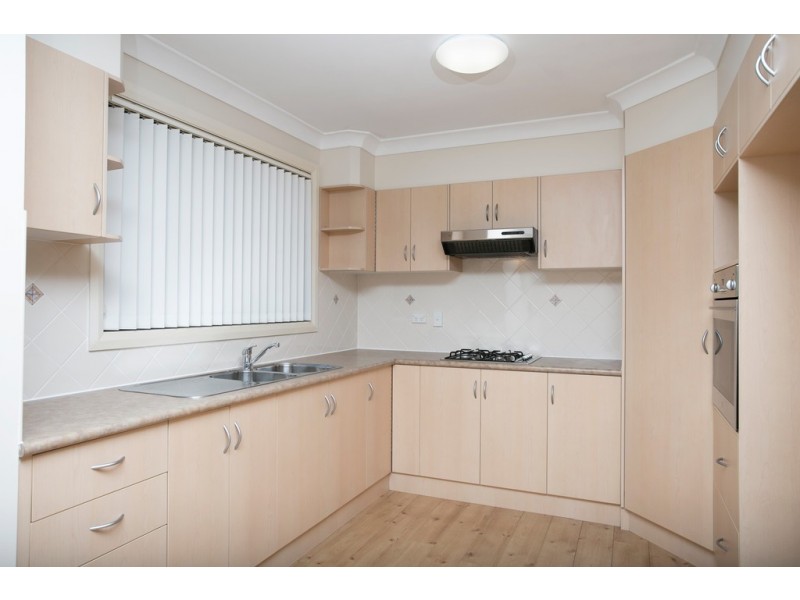 2/28 seymour, Flinders NSW 2529