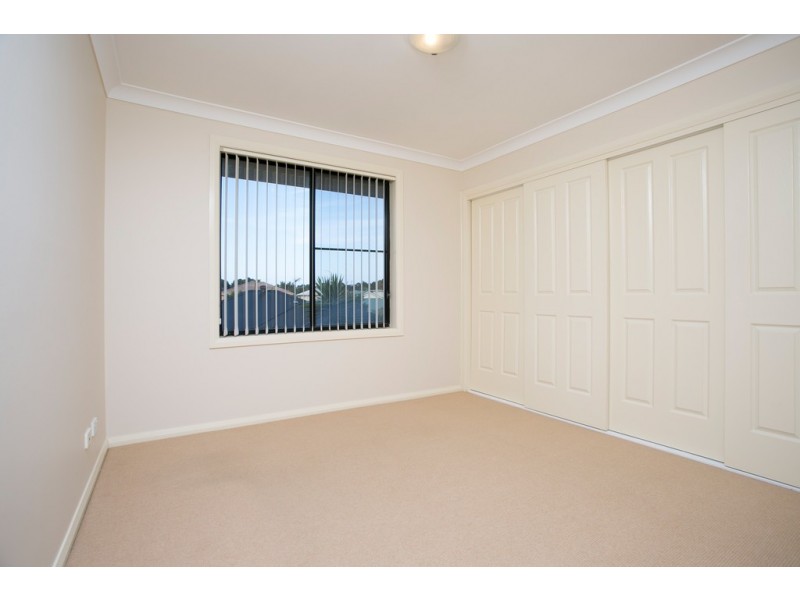 2/28 seymour, Flinders NSW 2529