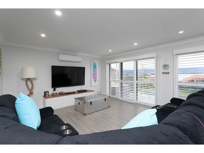 62 The Esplanade, Oak Flats NSW 2529