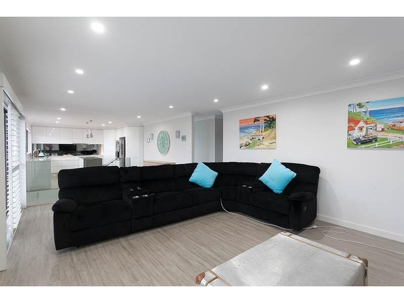 62 The Esplanade, Oak Flats NSW 2529