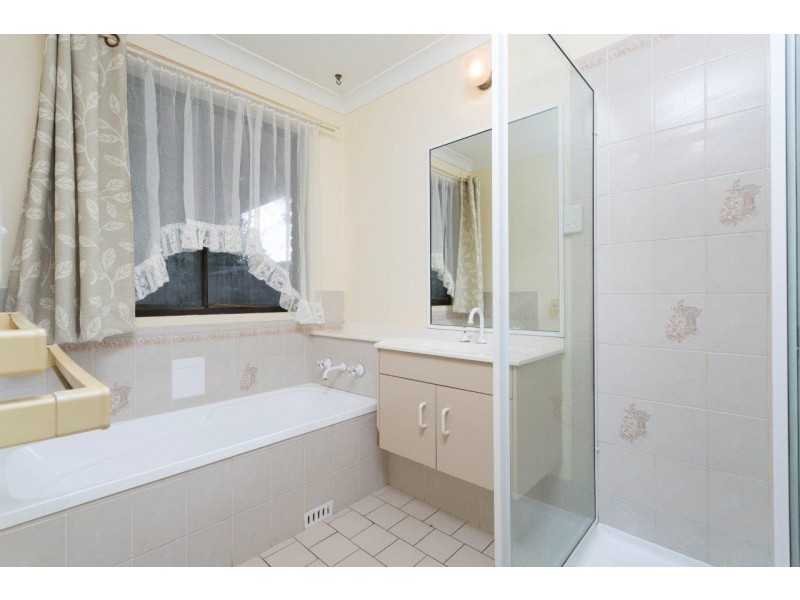 24 Barcoo Circuit, Albion Park NSW 2527