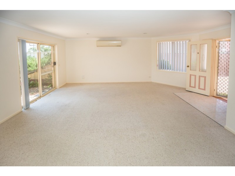 2/143 Pioneer Drive, Flinders NSW 2529