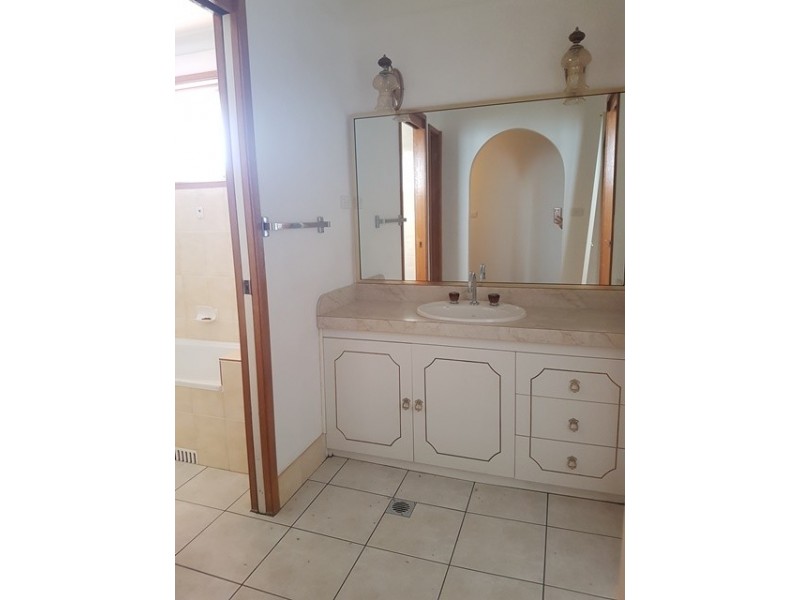 29 Park Cres, Oak Flats NSW 2529