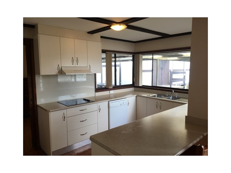 6 Crest Road, Albion Park NSW 2527