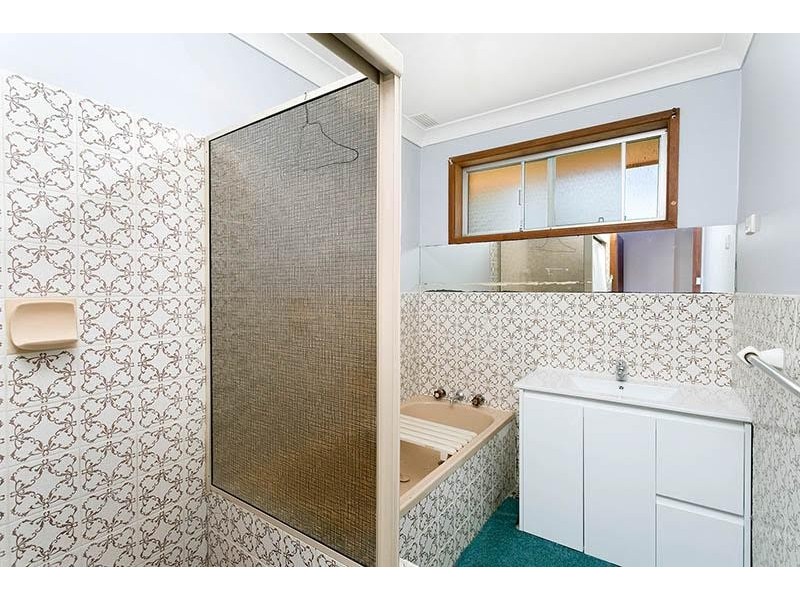 14 Moore Street, Oak Flats NSW 2529