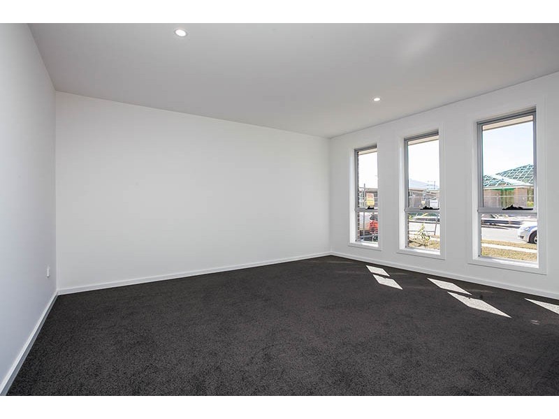 14 Bartlett Crescent, Calderwood NSW 2527