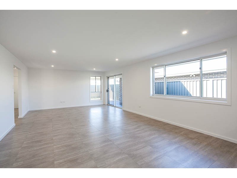 15 Bartlett Crescent, Calderwood NSW 2527