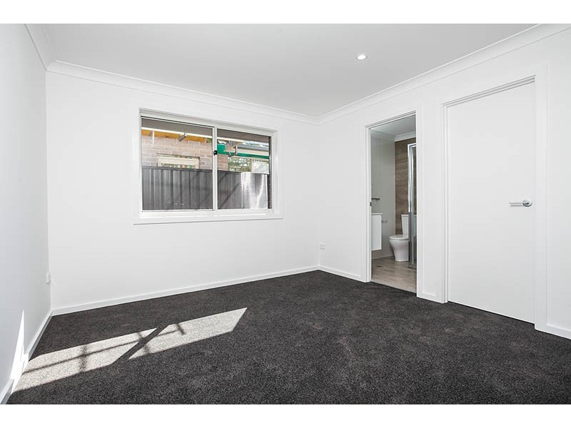 15 Bartlett Crescent, Calderwood NSW 2527