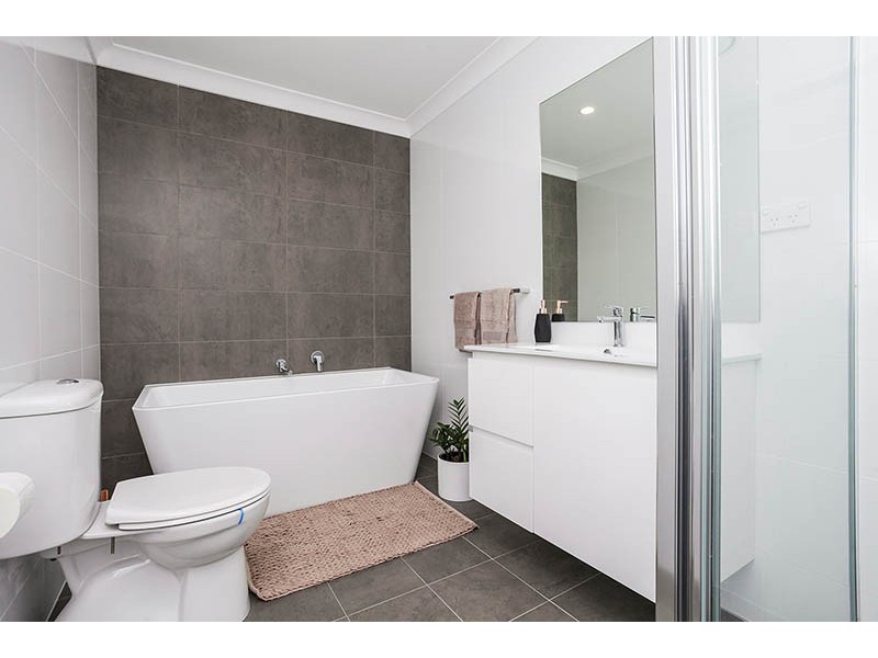 4/2 Whistlers Run, Albion Park NSW 2527