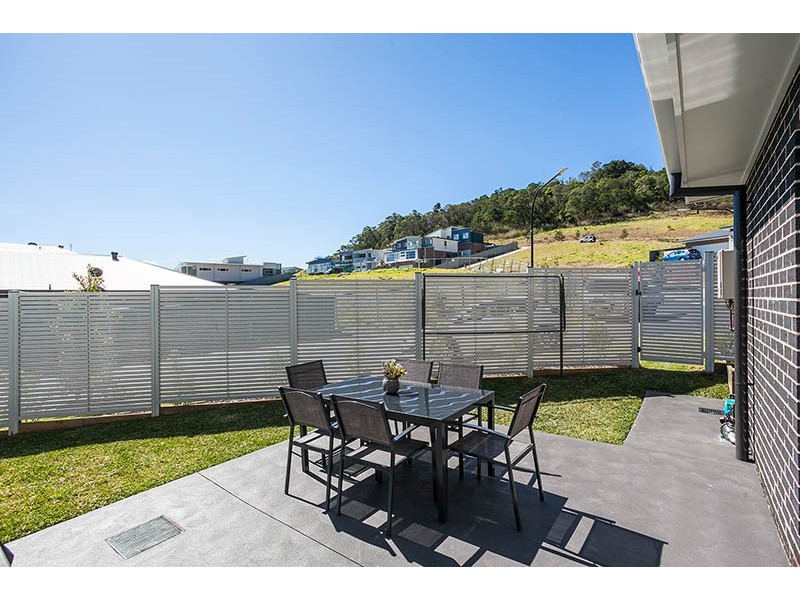 4/2 Whistlers Run, Albion Park NSW 2527