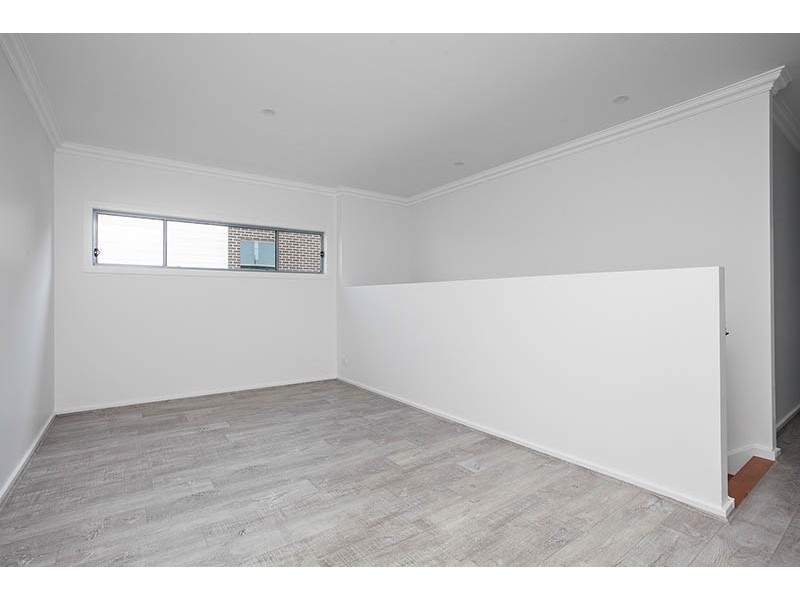 33 Elizabeth Circuit, Flinders NSW 2529