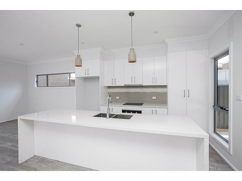 33 Elizabeth Circuit, Flinders NSW 2529