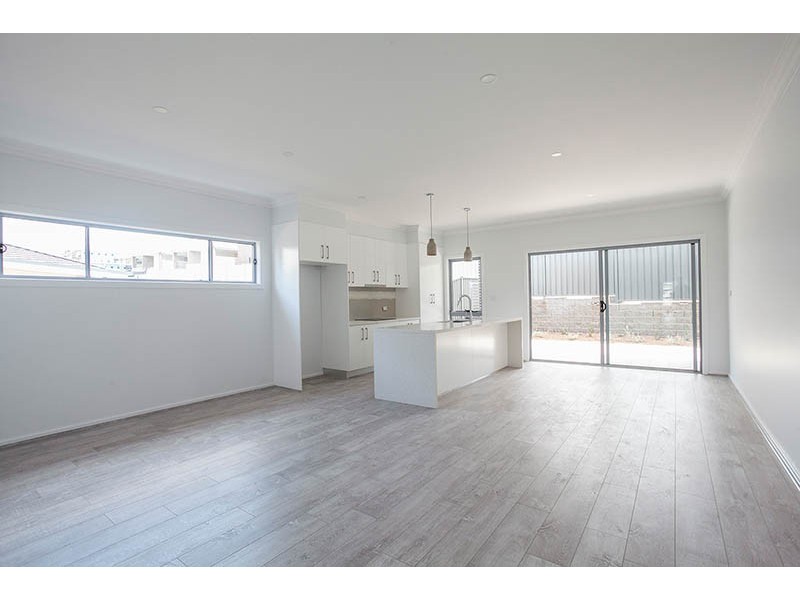 33 Elizabeth Circuit, Flinders NSW 2529