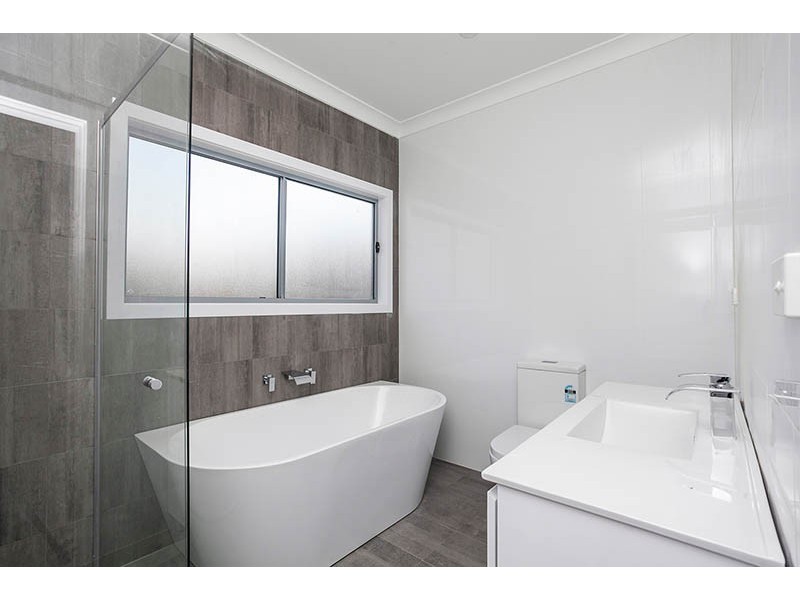 33 Elizabeth Circuit, Flinders NSW 2529