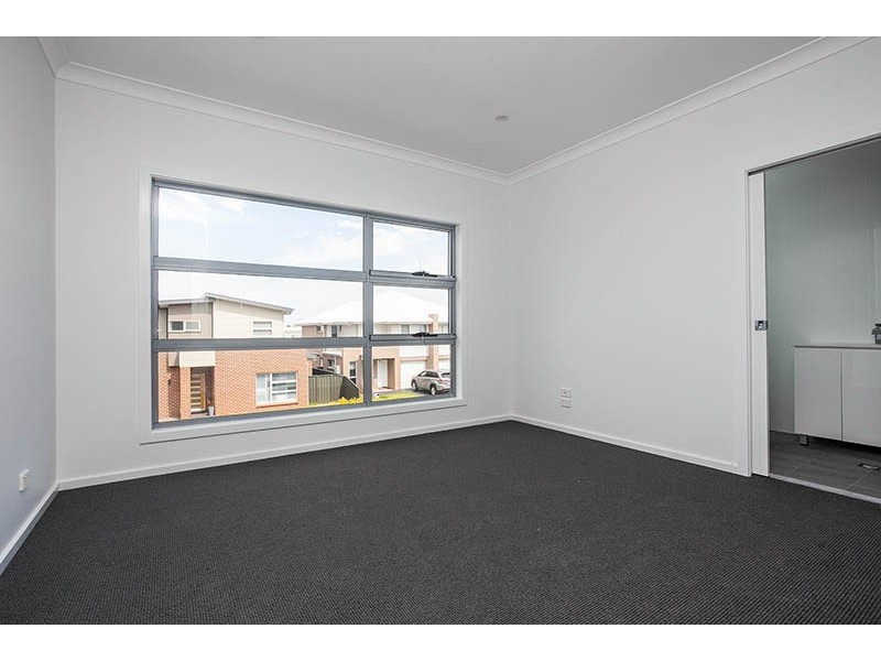 33 Elizabeth Circuit, Flinders NSW 2529