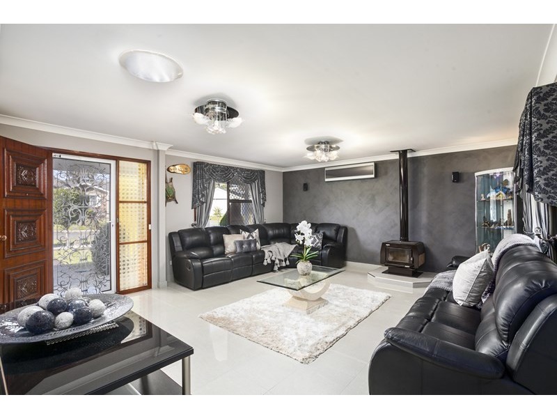 31 Minda Crescent, Oak Flats NSW 2529