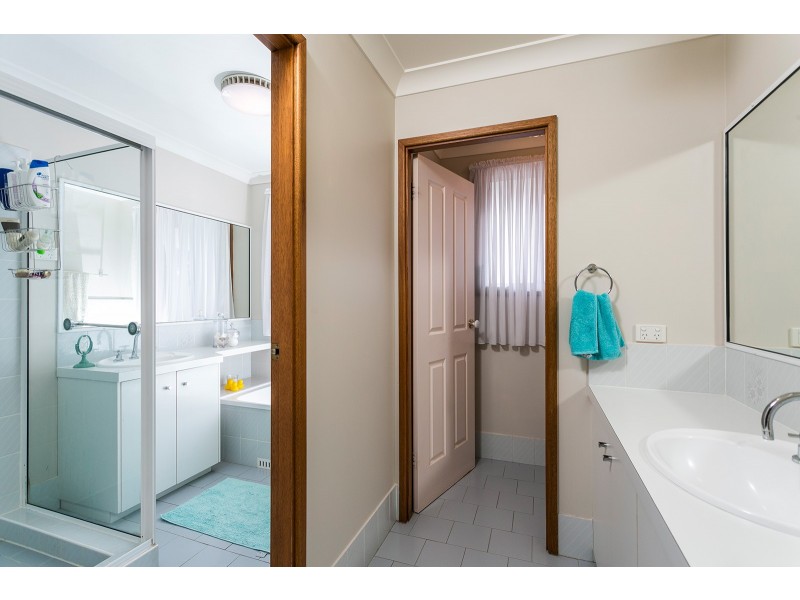 31 Scarborough Circuit, Albion Park NSW 2527