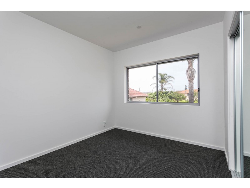 8/30 Peterborough Avenue, Lake Illawarra NSW 2528