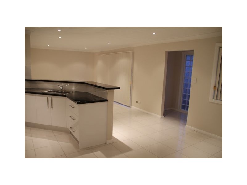 2/49 Barton Street, Oak Flats NSW 2529