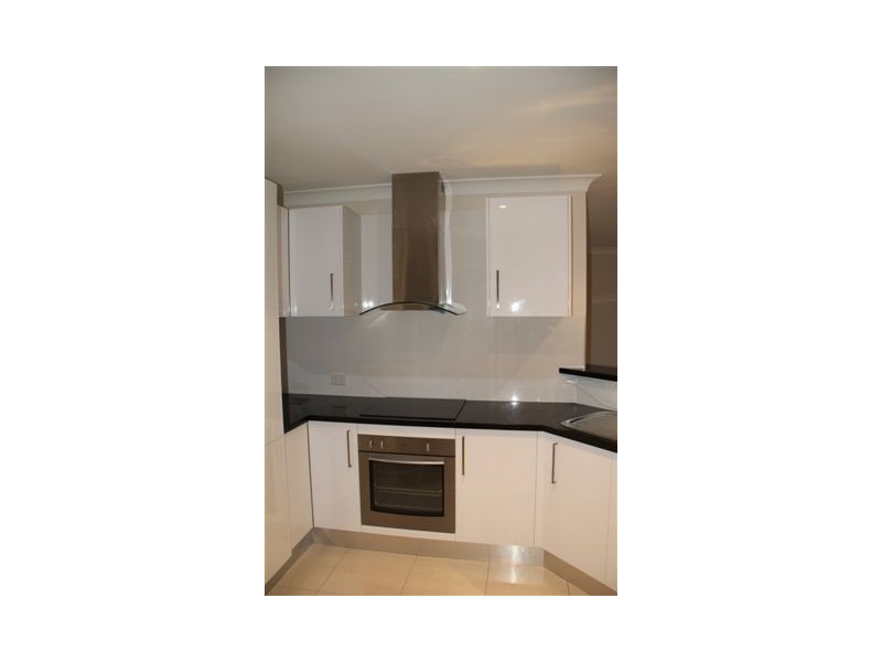 2/49 Barton Street, Oak Flats NSW 2529