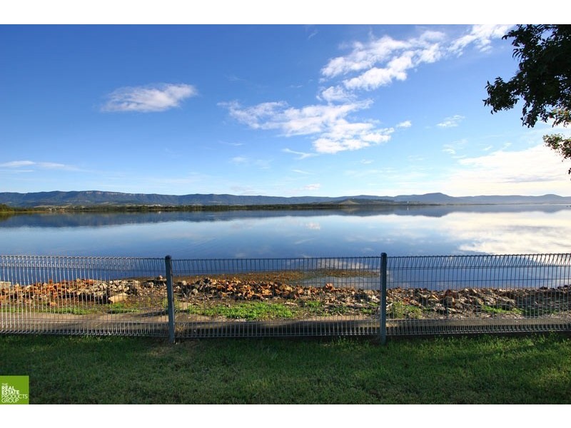 17 Newton Cres, Oak Flats NSW 2529