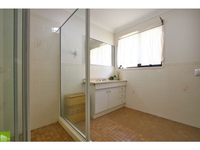 17 Newton Cres, Oak Flats NSW 2529