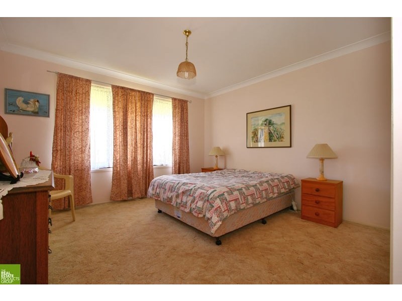 17 Newton Cres, Oak Flats NSW 2529