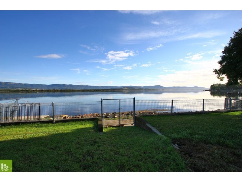 17 Newton Cres, Oak Flats NSW 2529