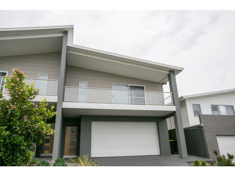 2/21 Elizabeth Circuit, Flinders NSW 2529