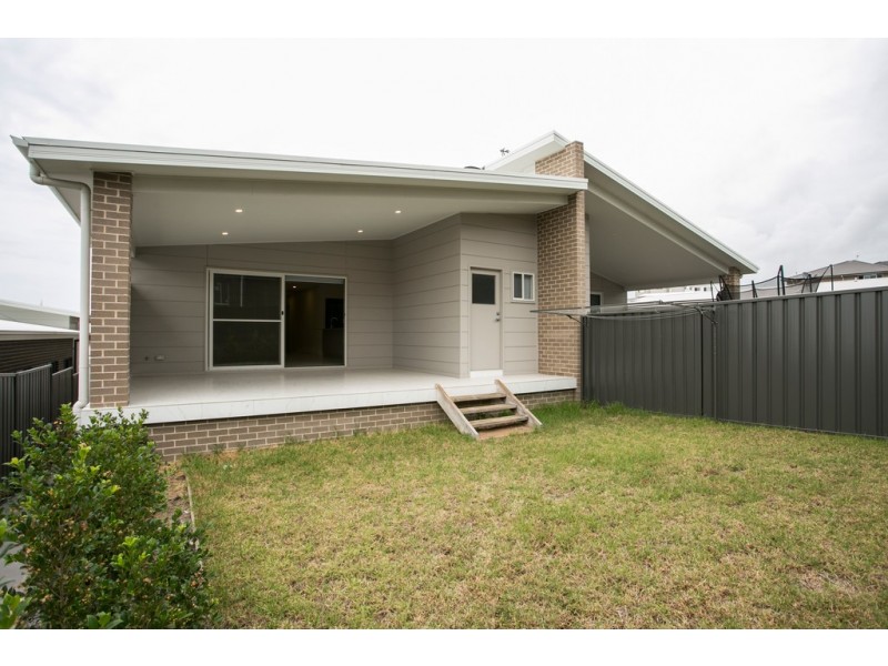 2/21 Elizabeth Circuit, Flinders NSW 2529