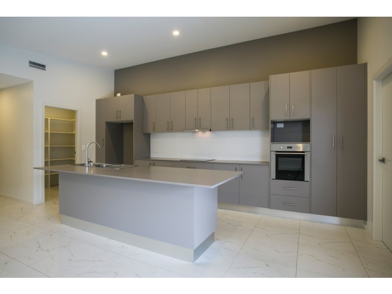 2/21 Elizabeth Circuit, Flinders NSW 2529