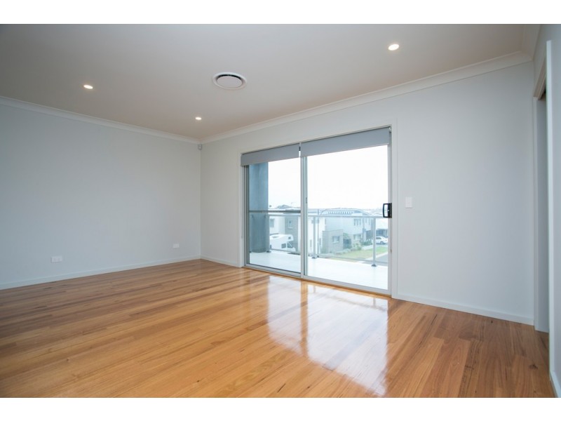 2/21 Elizabeth Circuit, Flinders NSW 2529