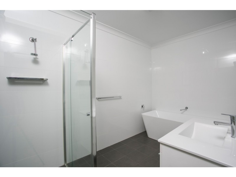 2/21 Elizabeth Circuit, Flinders NSW 2529