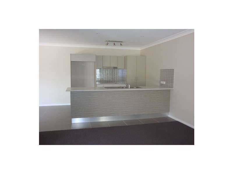 4 Francis Street, Flinders NSW 2529