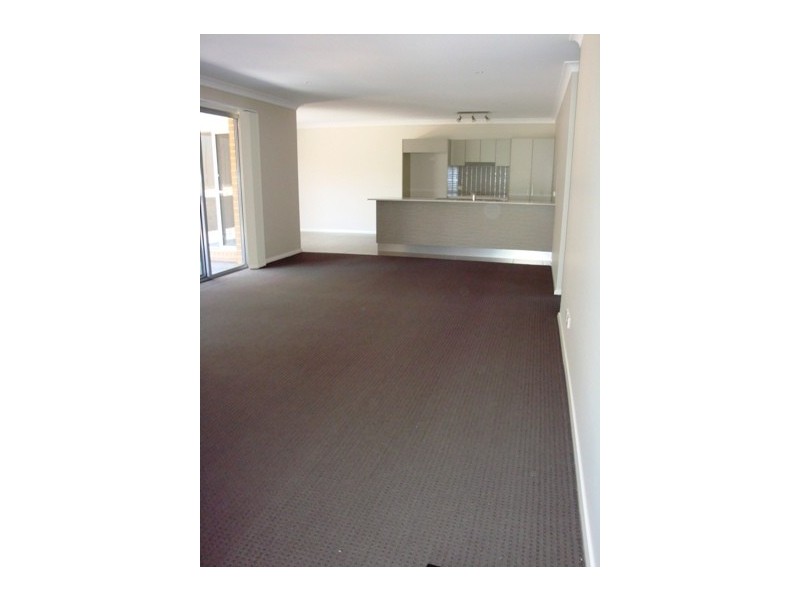 4 Francis Street, Flinders NSW 2529