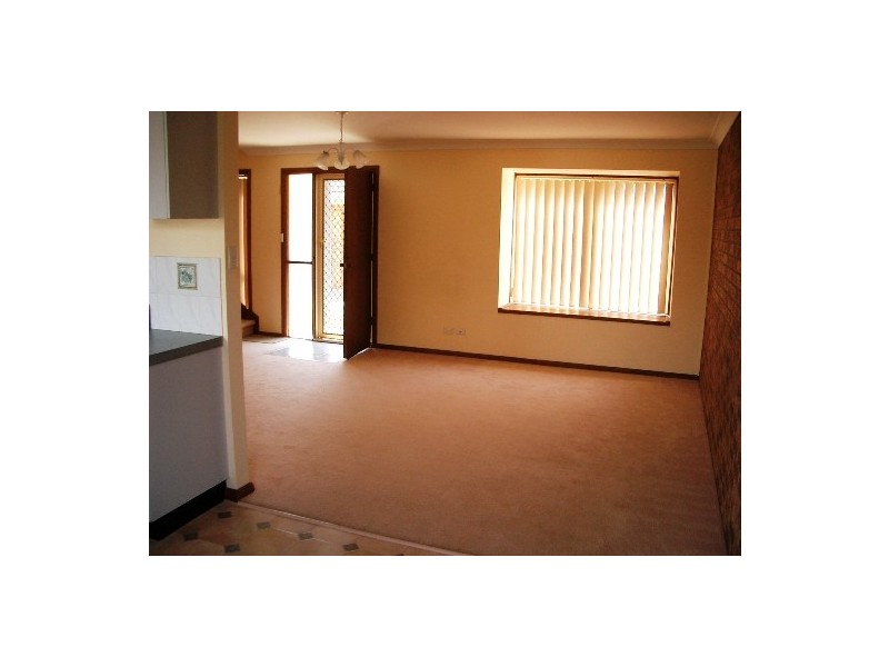 2/19-21 Kingston Street, Oak Flats NSW 2529