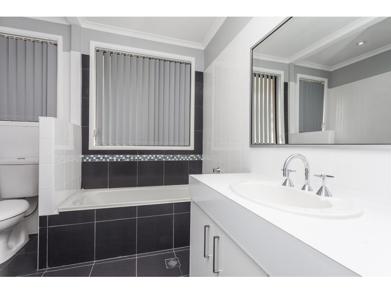 14 Jarrah Way, Albion Park Rail NSW 2527