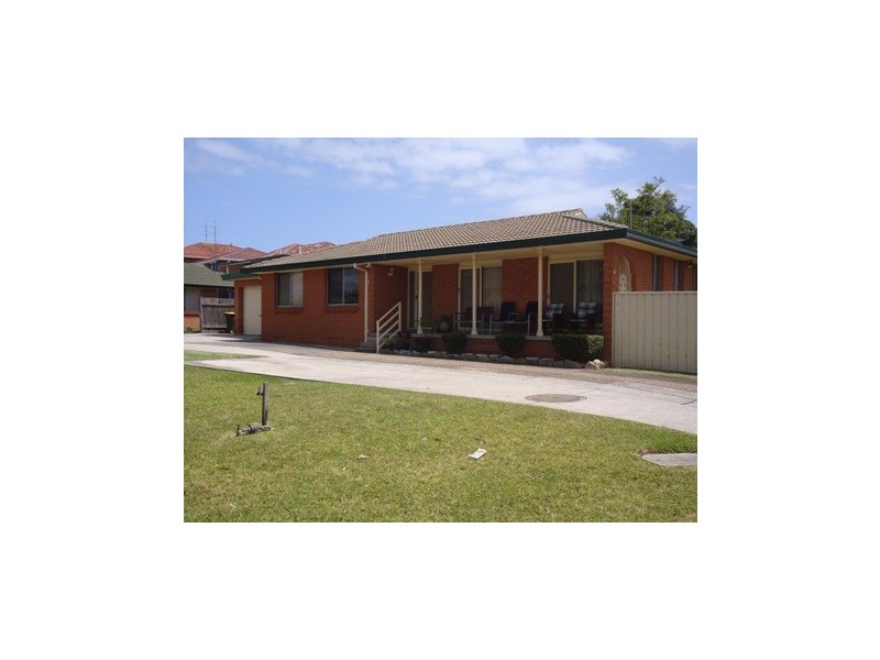 1/2 Kempt Place, Barrack Heights NSW 2528