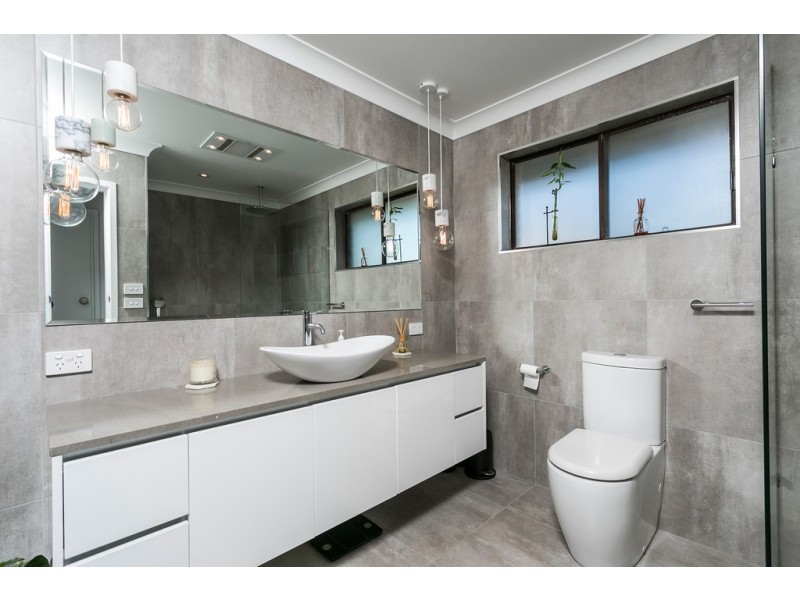 35 Shipton Crescent, Mount Warrigal NSW 2528