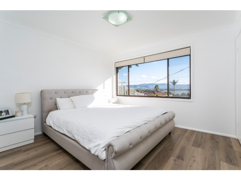 35 Shipton Crescent, Mount Warrigal NSW 2528