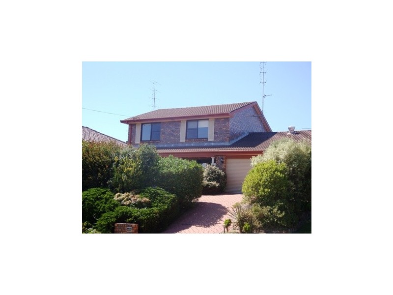 27 Goolagong Cct, Mount Warrigal NSW 2528