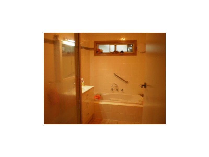 76 The Esplanade, Oak Flats NSW 2529