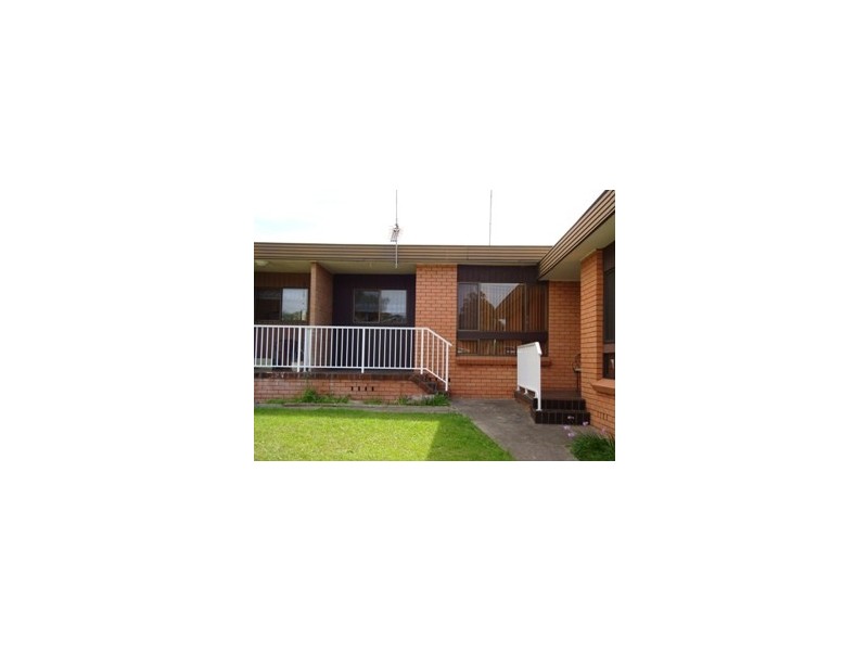 2/2 Barton Street, Oak Flats NSW 2529