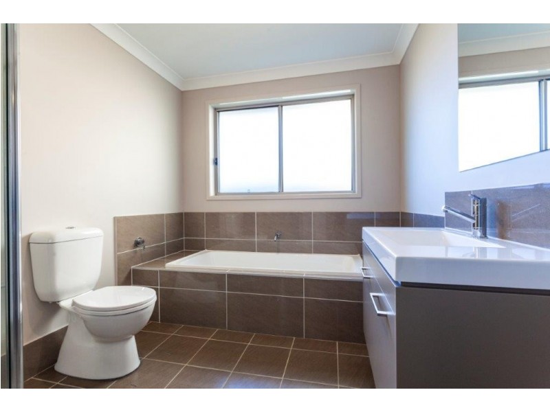 19 Berrima Street, Tullimbar NSW 2527