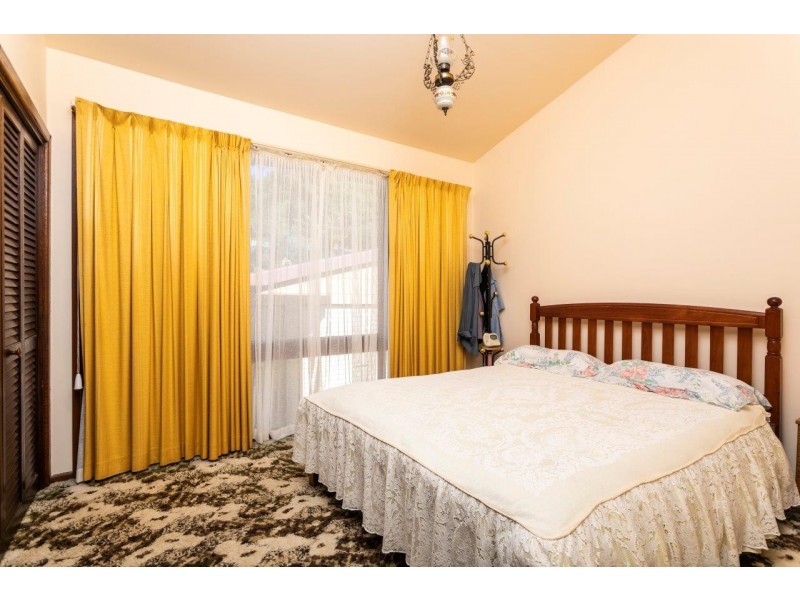 43 Cuthbert Drive, Mount Warrigal NSW 2528