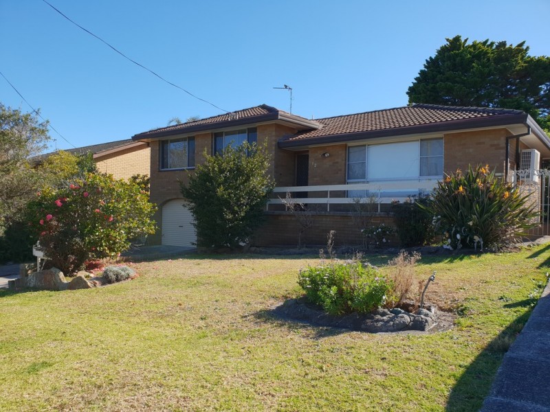 12 Mackenzie Avenue, Mount Warrigal NSW 2528