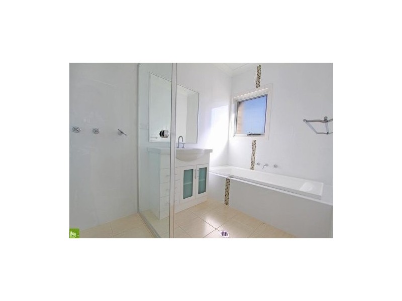 1 Little Lake Crescent, Warilla NSW 2528