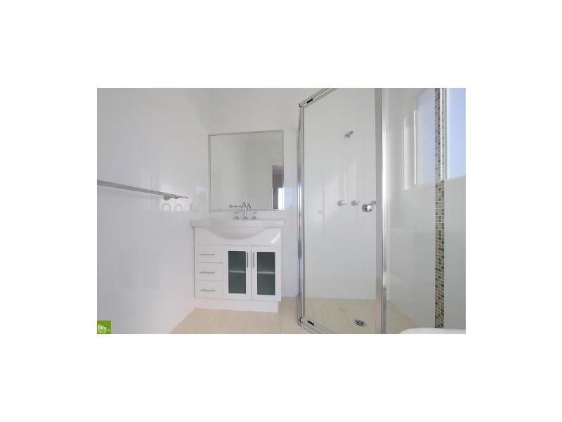 1 Little Lake Crescent, Warilla NSW 2528