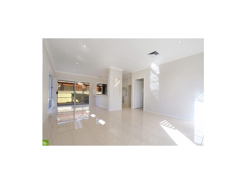 1 Little Lake Crescent, Warilla NSW 2528